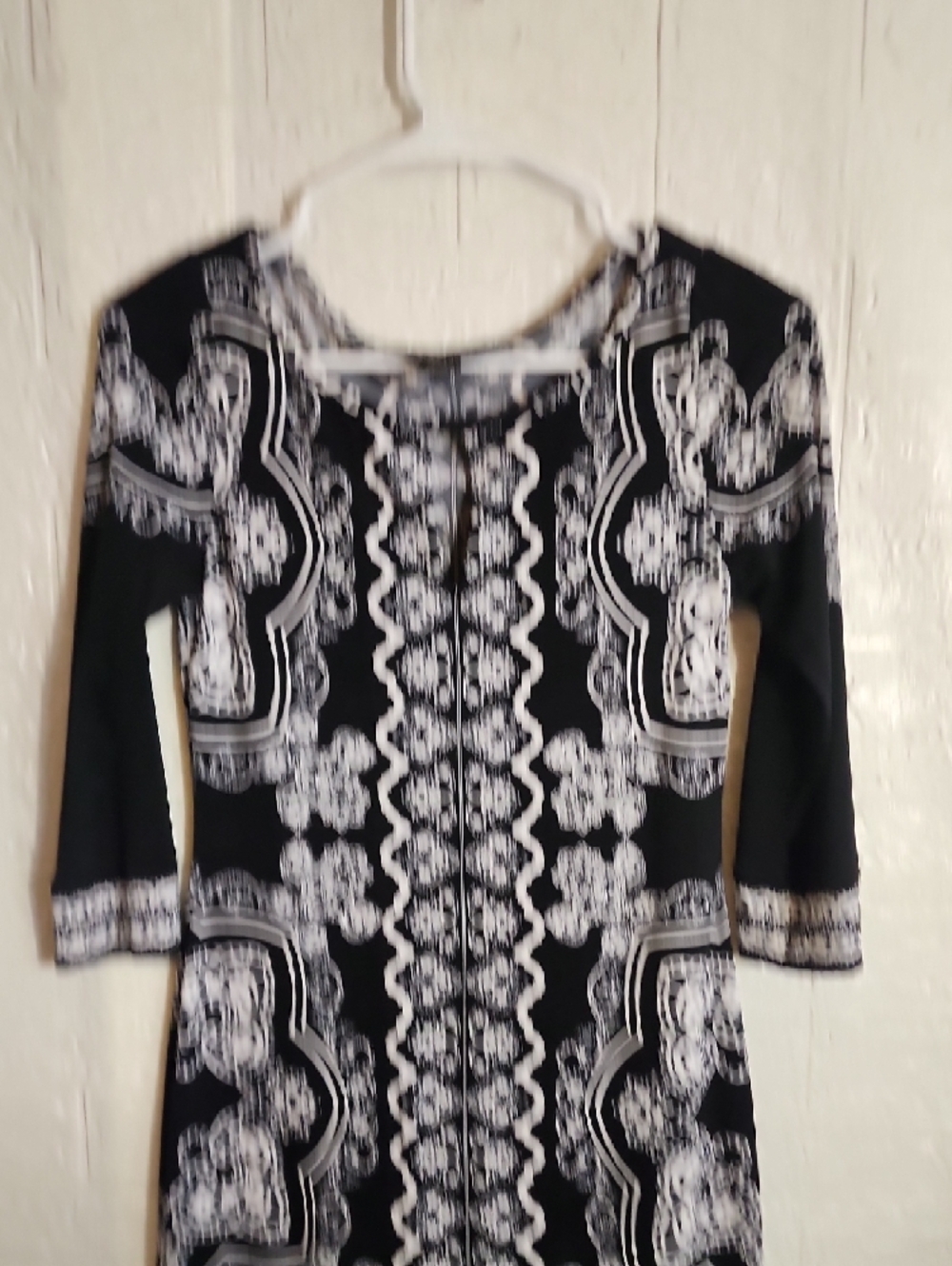 White House Black Market Black and White Paisley Shift Dress - Picture 4 of 6